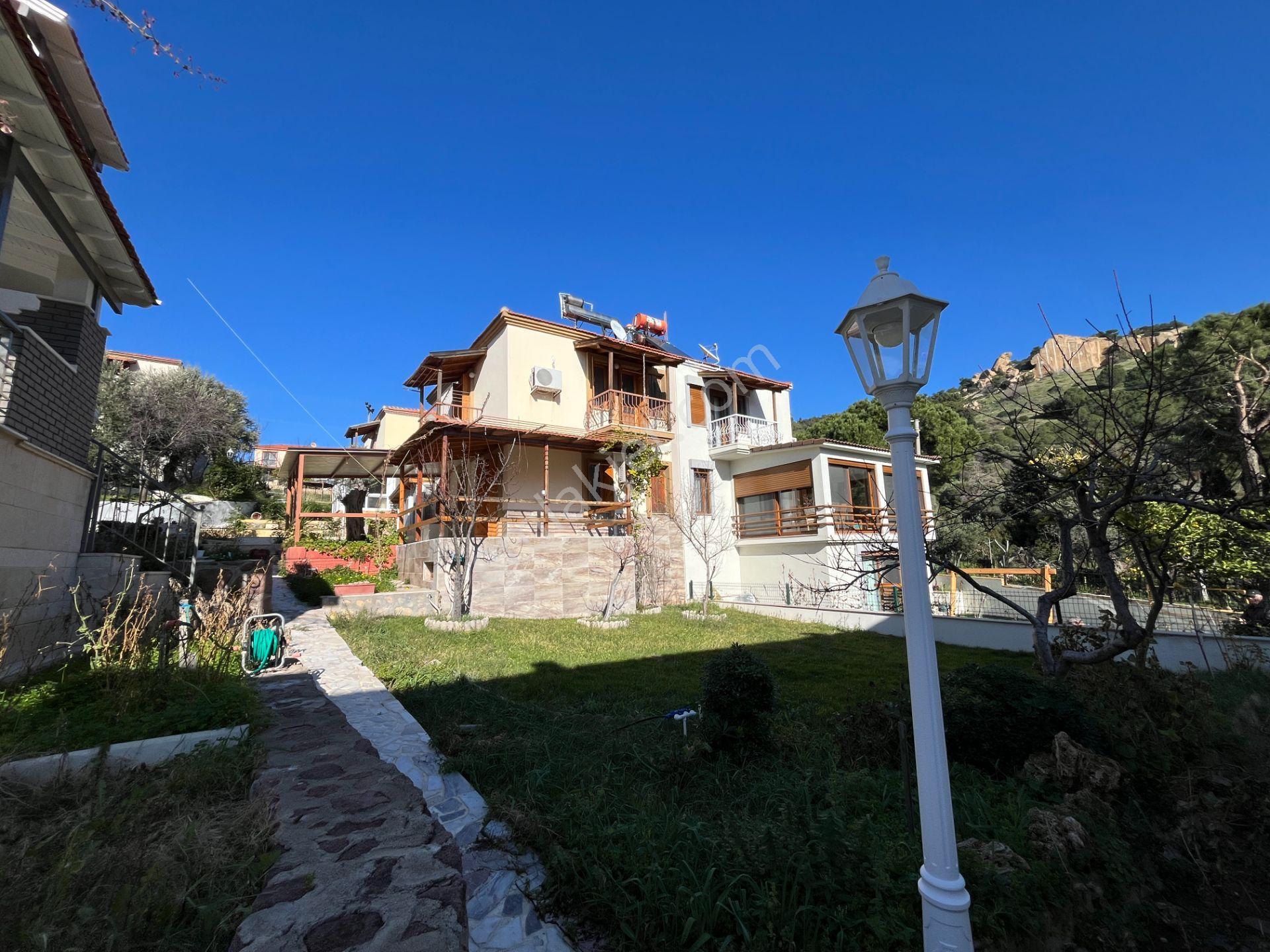 Eski Foça'da Havuzlu Sitede Denize Yakın Kiralık Villa - Görsel 29