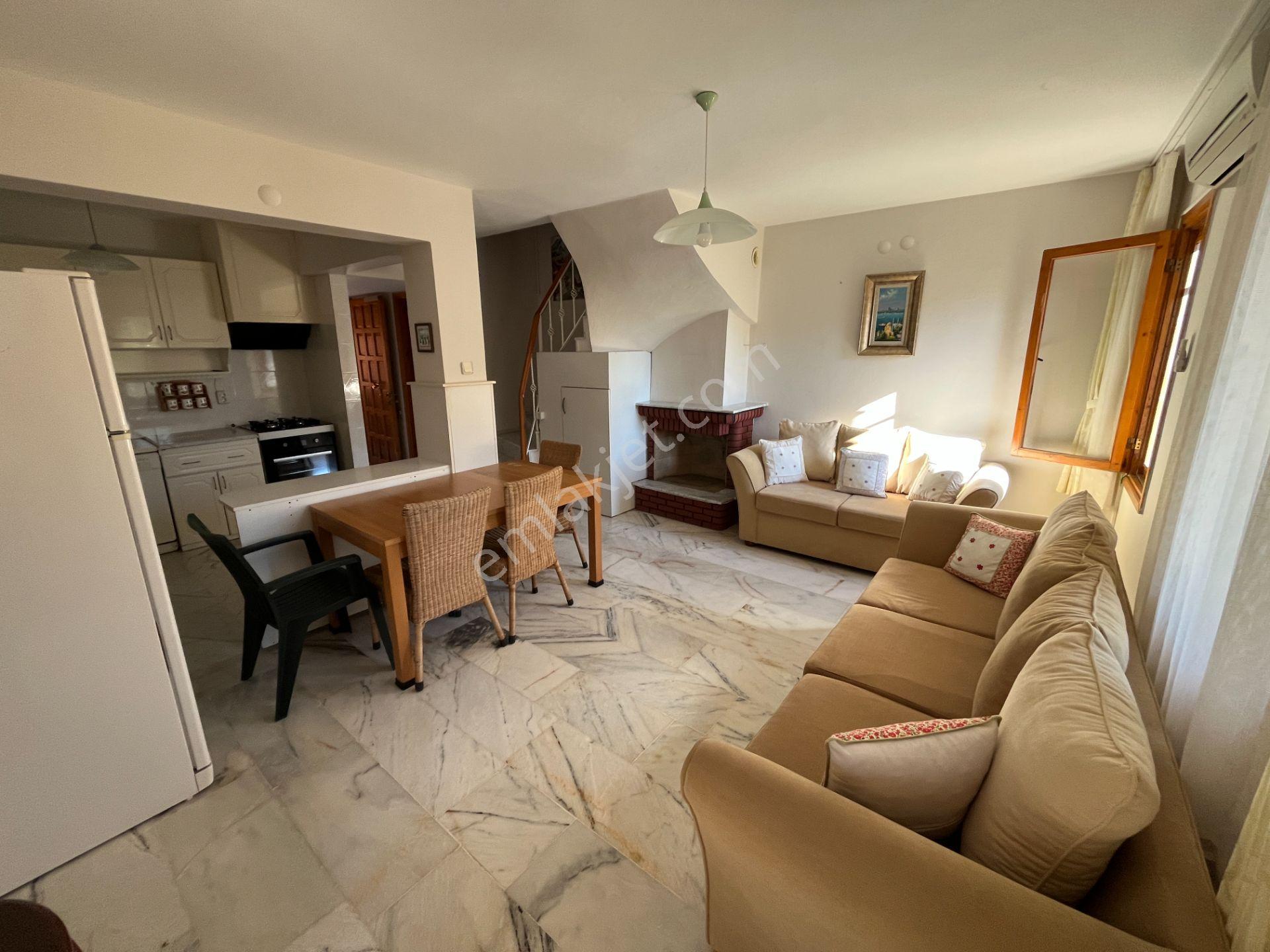 Eski Foça'da Havuzlu Sitede Denize Yakın Kiralık Villa - Görsel 11