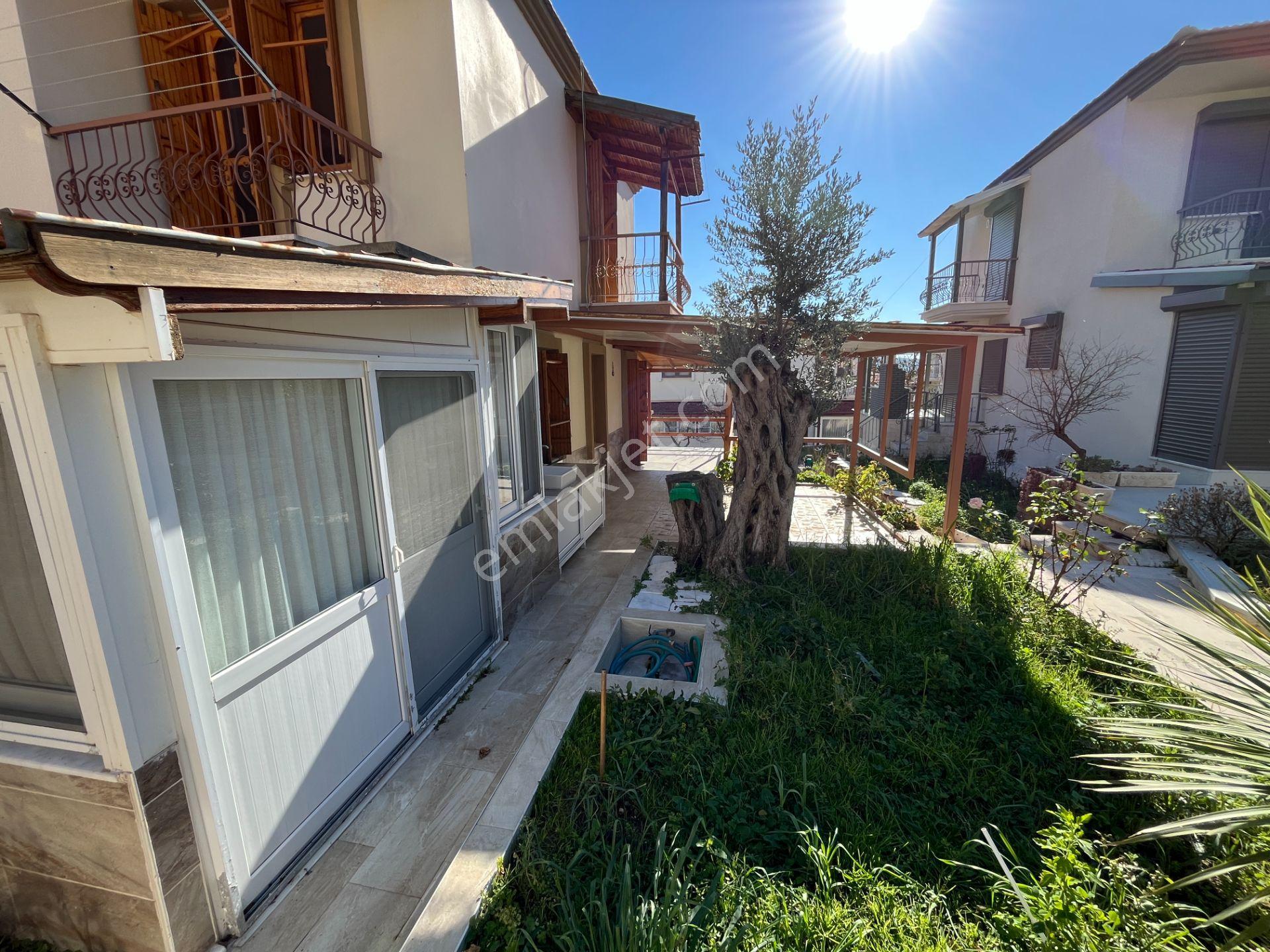 Eski Foça'da Havuzlu Sitede Denize Yakın Kiralık Villa - Görsel 26