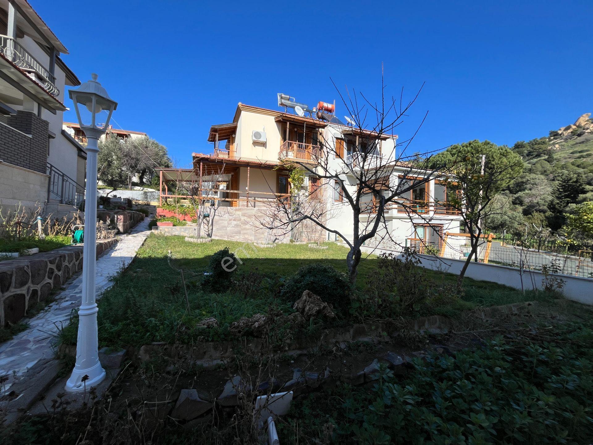 Eski Foça'da Havuzlu Sitede Denize Yakın Kiralık Villa - Görsel 27