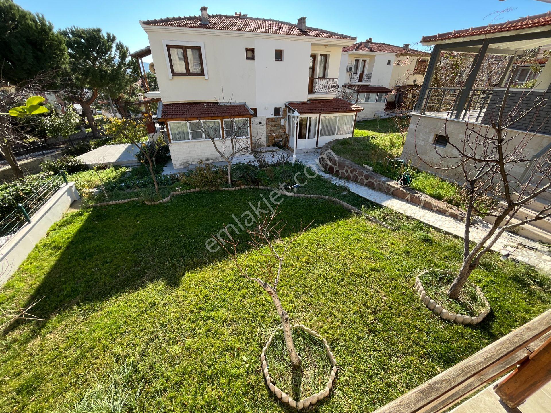 Eski Foça'da Havuzlu Sitede Denize Yakın Kiralık Villa - Görsel 15