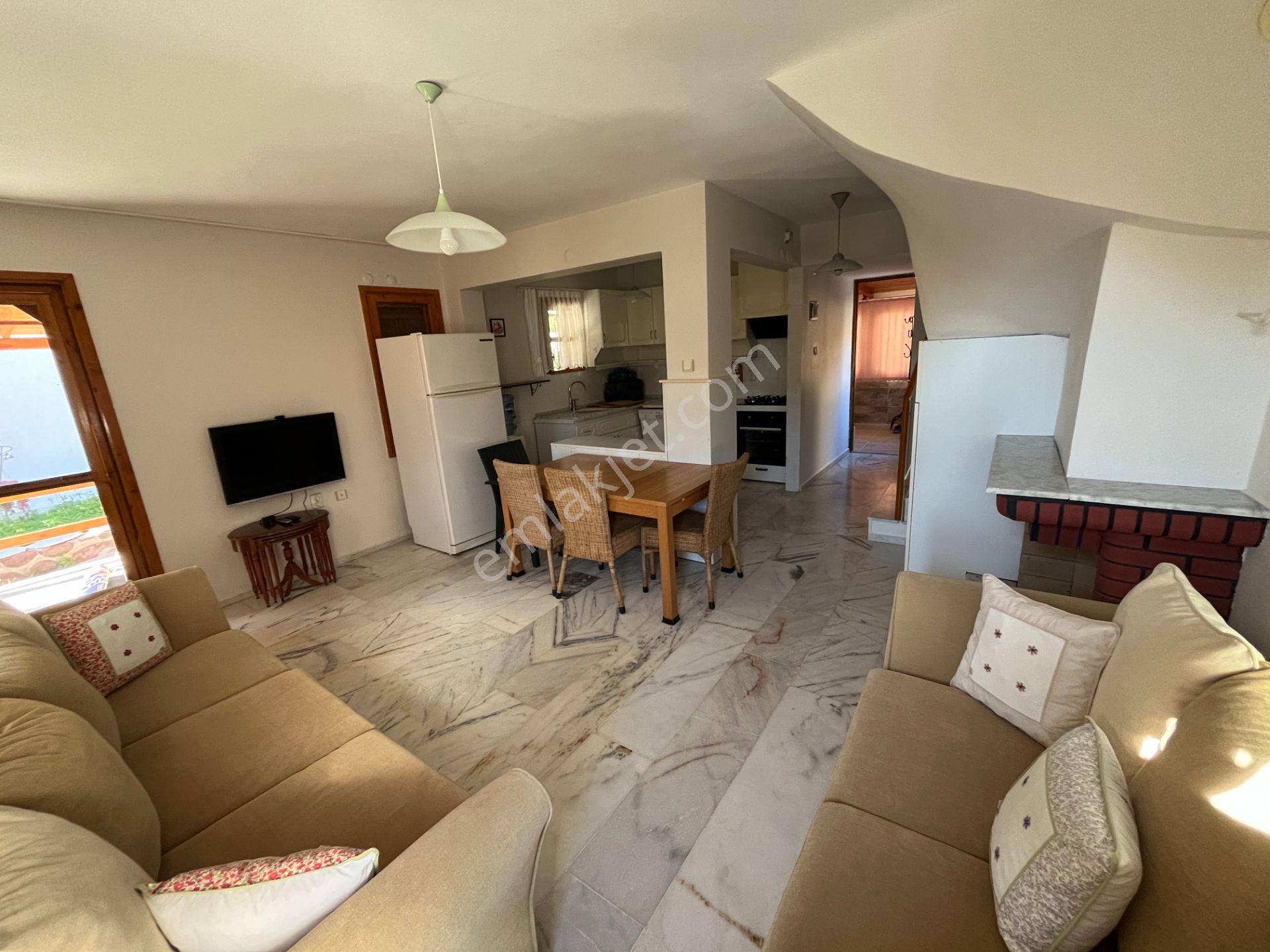 Eski Foça'da Havuzlu Sitede Denize Yakın Kiralık Villa - Görsel 25