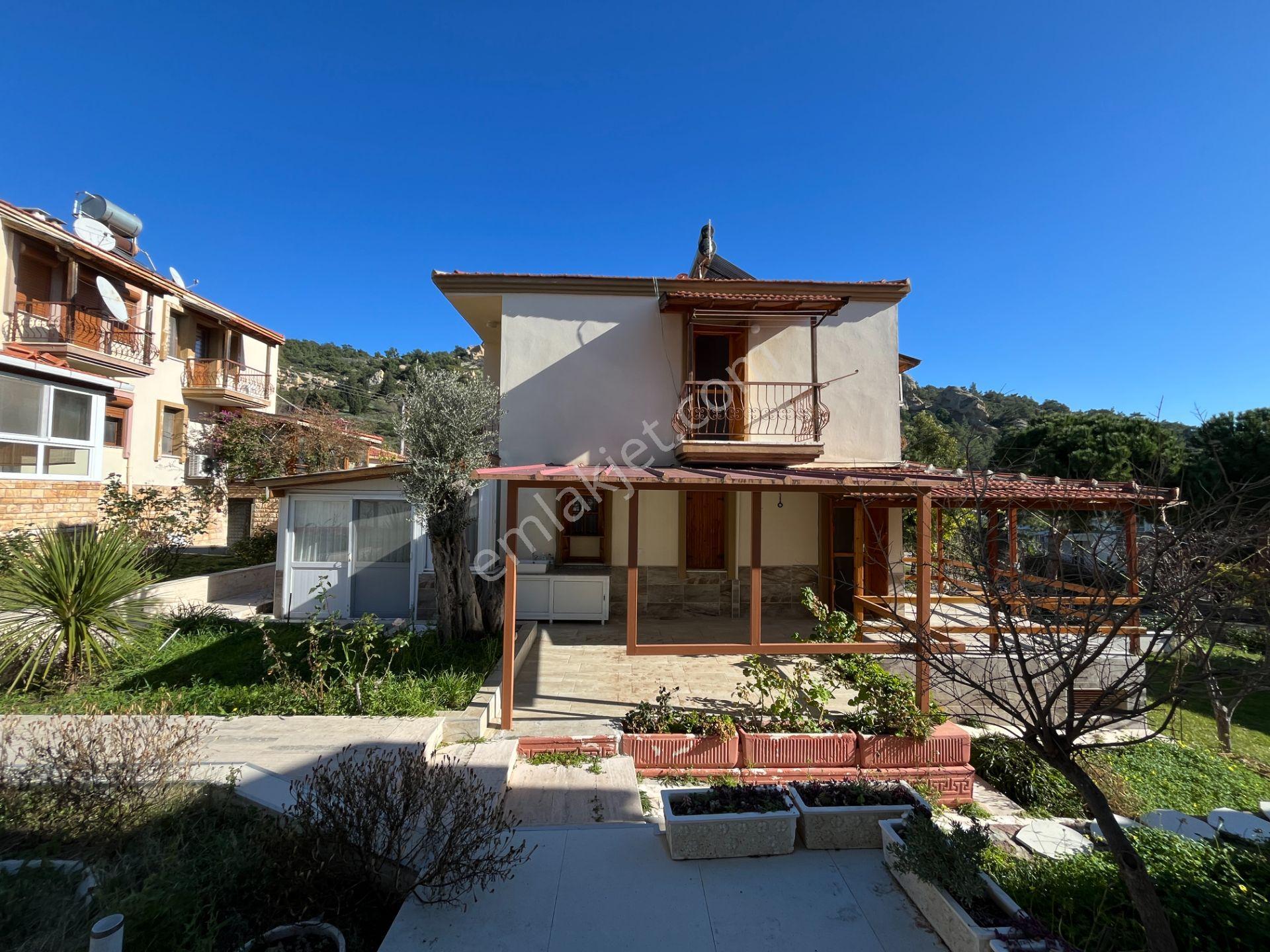 Eski Foça'da Havuzlu Sitede Denize Yakın Kiralık Villa - Görsel 28