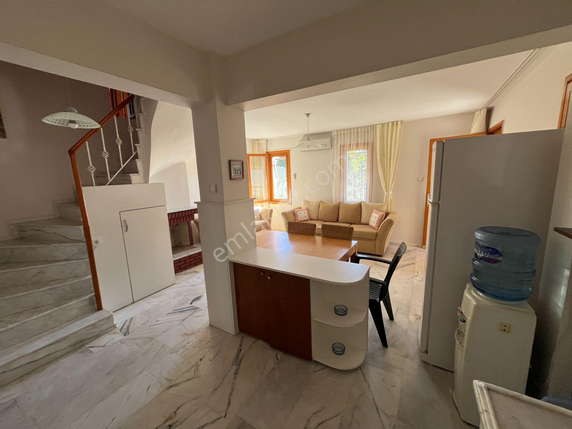 Eski Foça'da Havuzlu Sitede Denize Yakın Kiralık Villa - Görsel 23