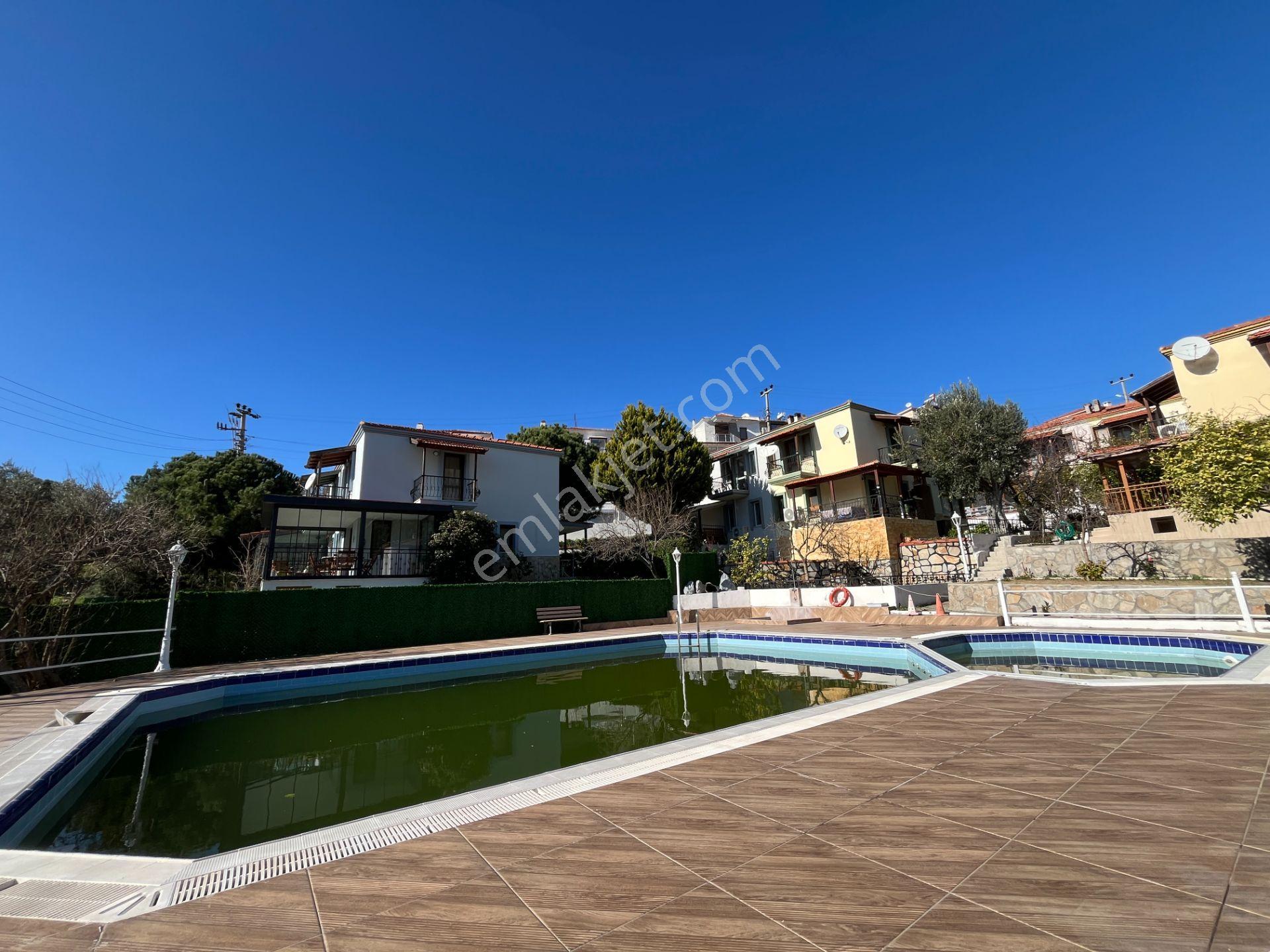 Eski Foça'da Havuzlu Sitede Denize Yakın Kiralık Villa - Görsel 30