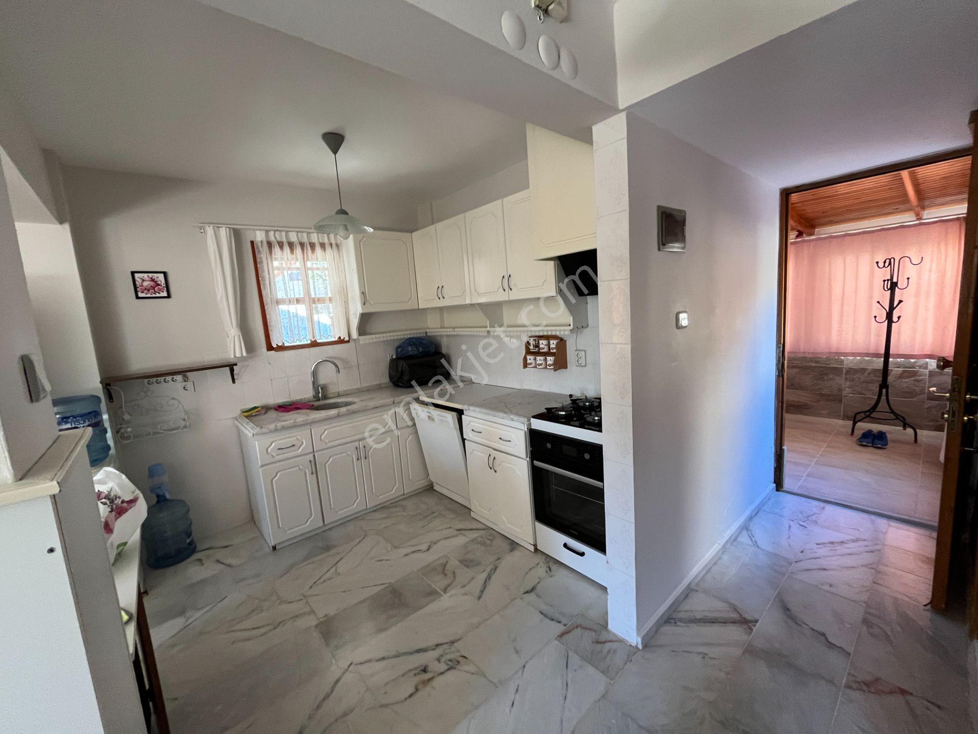 Eski Foça'da Havuzlu Sitede Denize Yakın Kiralık Villa - Görsel 17