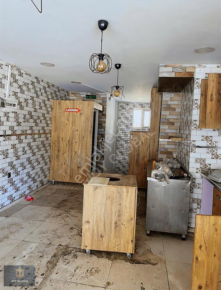 Cadde Üzeri Depolu Kiralık Dükkan - Görsel 4