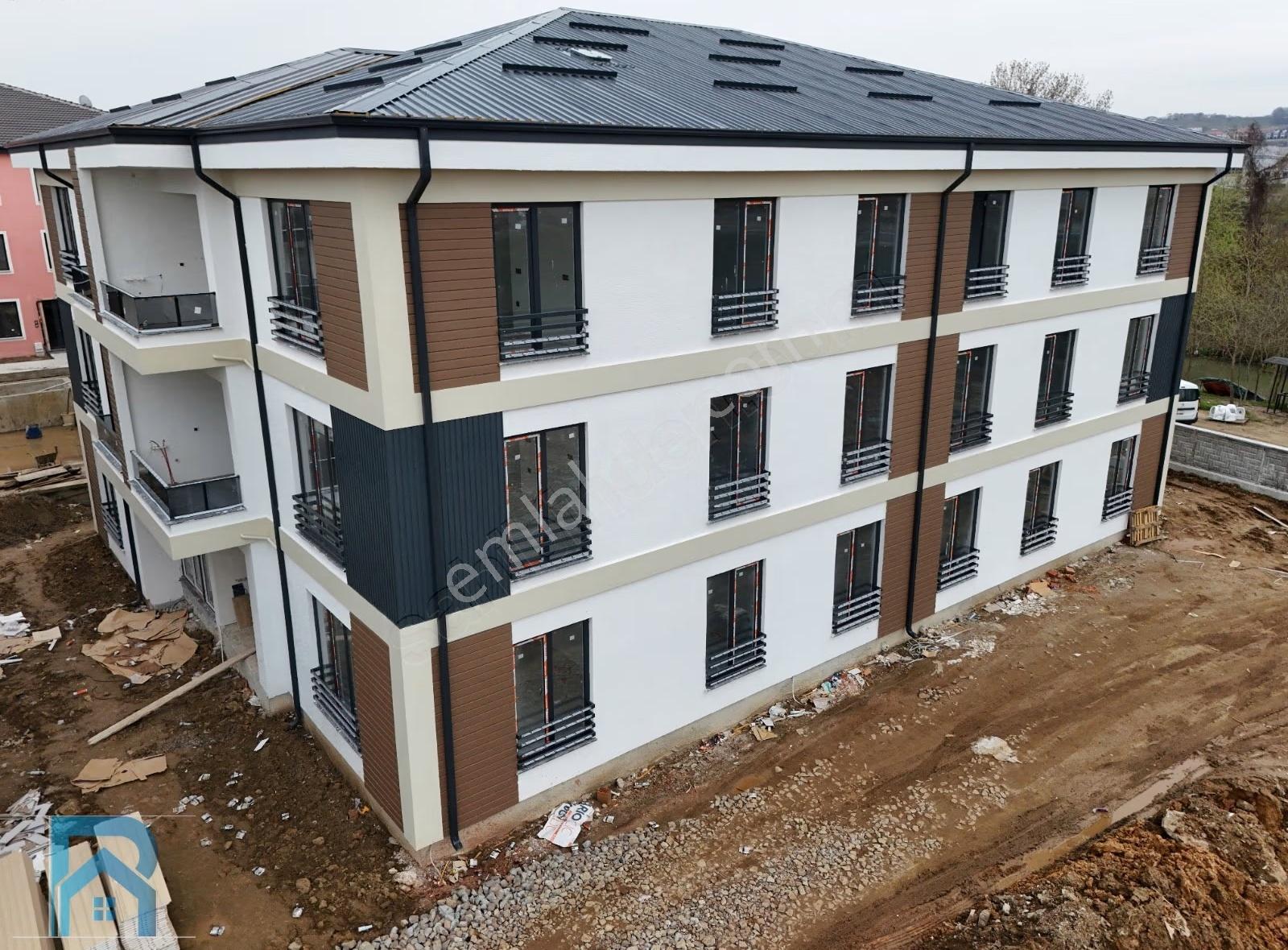 Karasu İlçe Merkezi Ve Denize Yakın Sıfır Mutfak Ayrı Ebev.banyo - Görsel 26