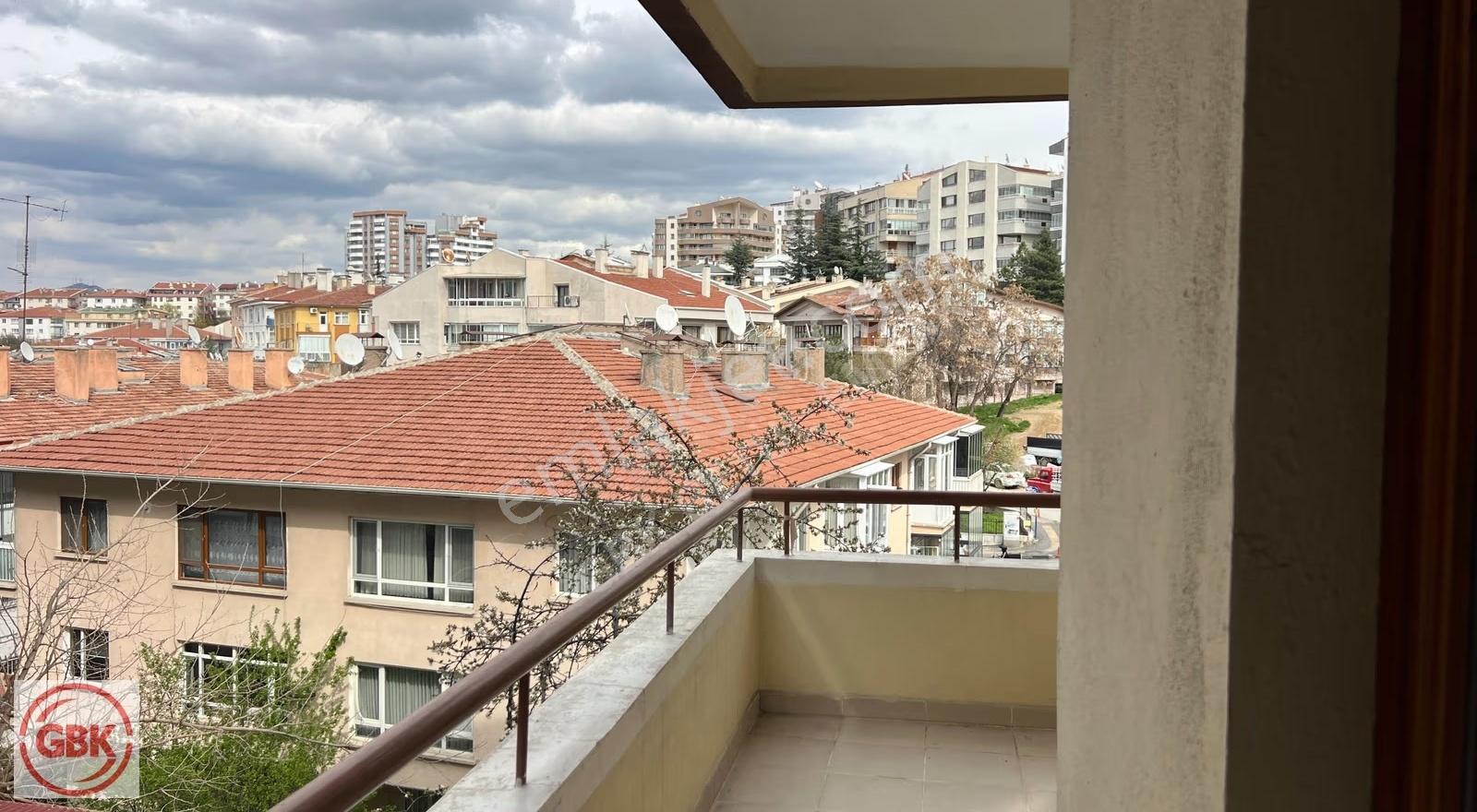 2+1 Kiralık Geniş Daire Ulaşımı Çok İyi Konumda - Görsel 10