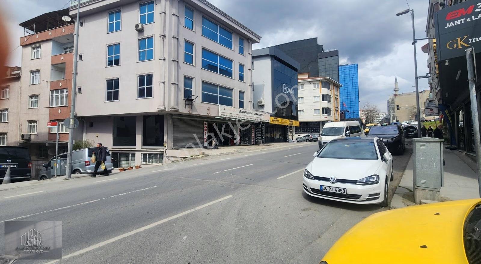Enes Yeterden Cadde Üzerinde Kısmen Müstakil Plaza