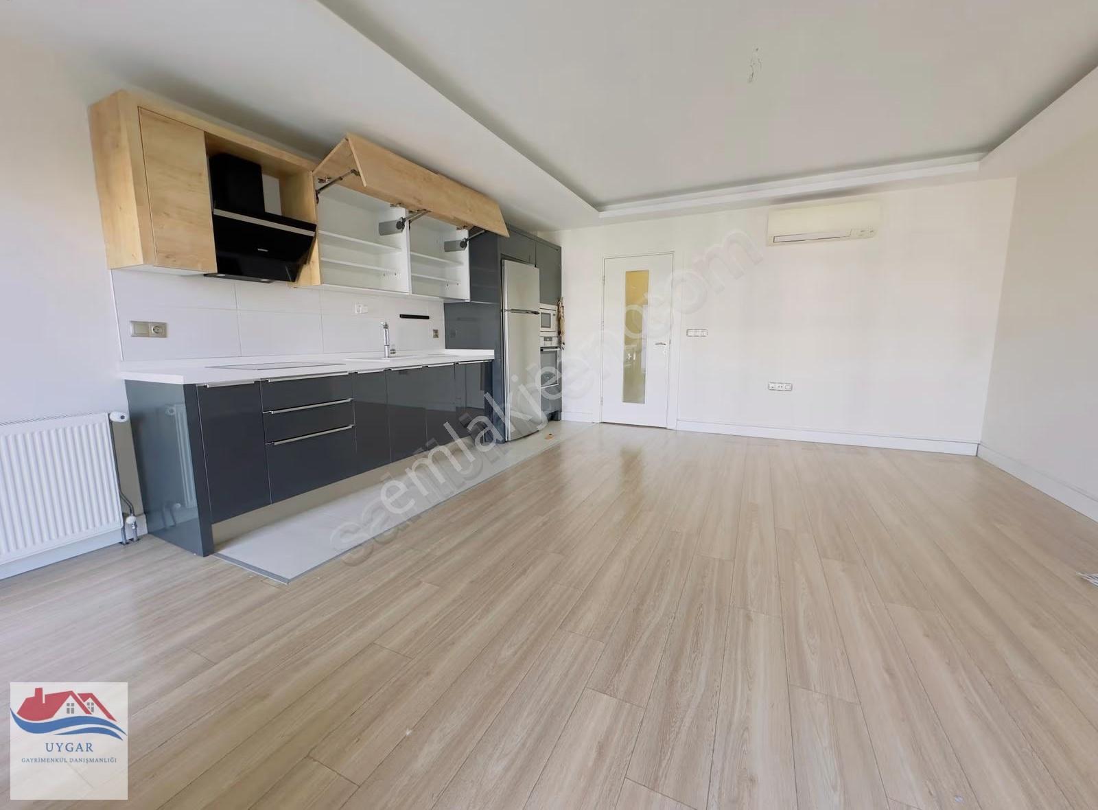 Karşıyaka Bostanlı Atakent Bivalvia Sitesinde Satılık 2+1 Daire