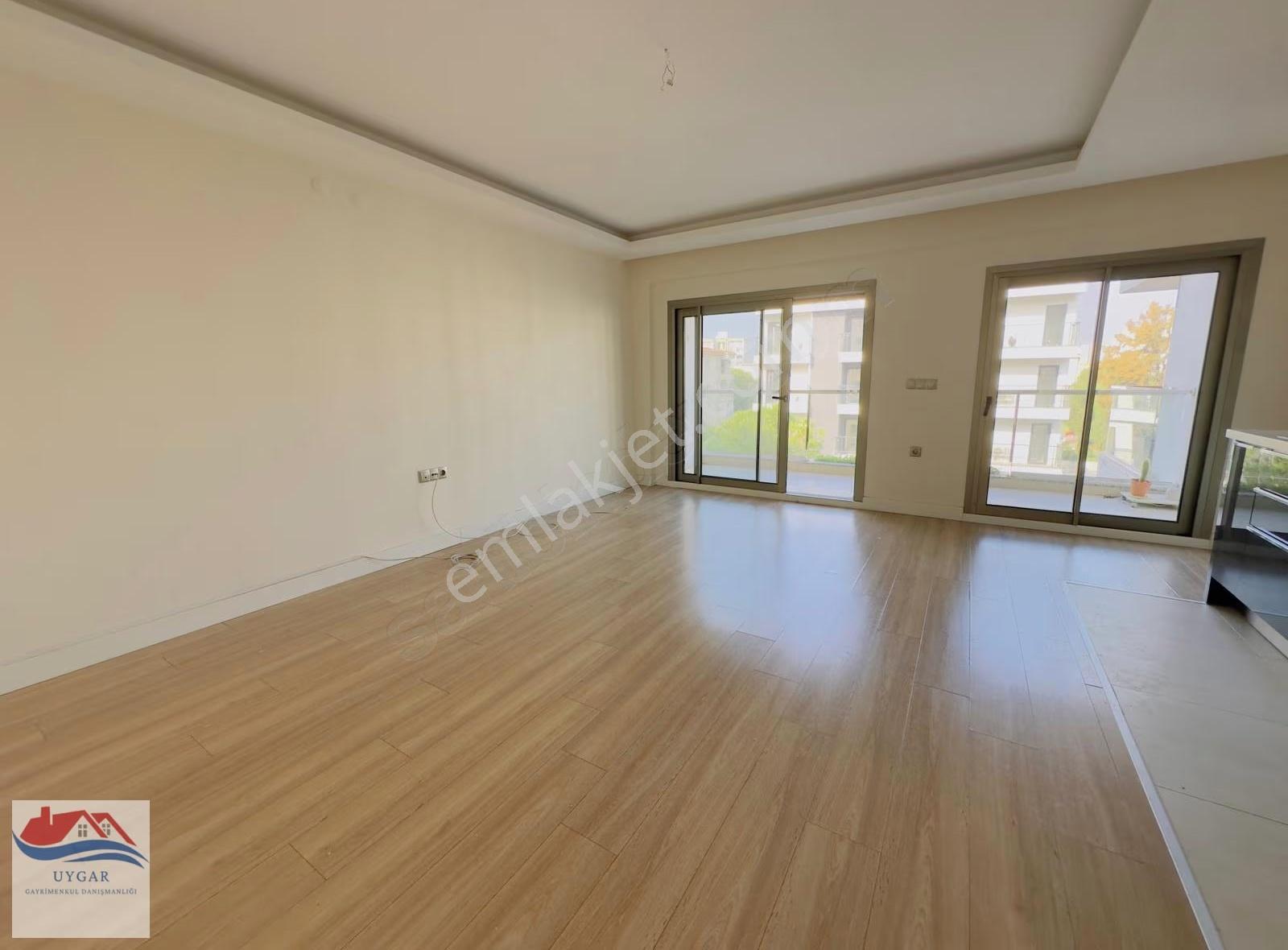 Karşıyaka Bostanlı Atakent Bivalvia Sitesinde Satılık 2+1 Daire - Görsel 2