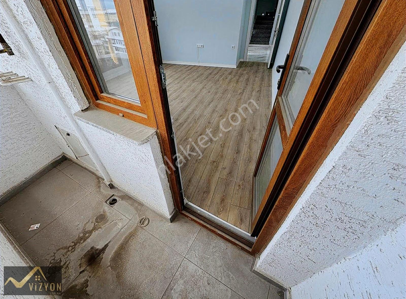 Tuzla Cadesinde Asansörlü + Kapalı Otoparklı Lüks 4+1 - Görsel 18