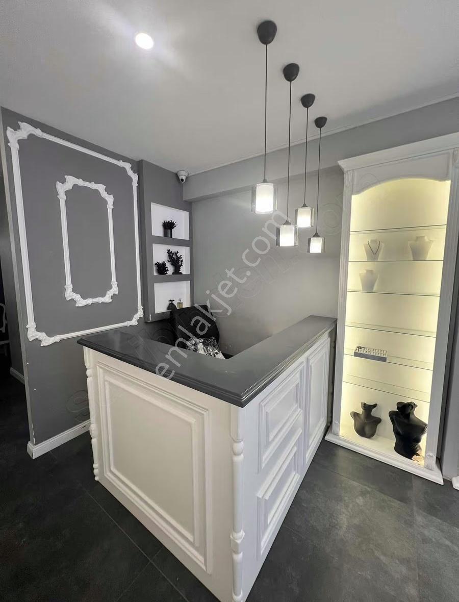 Altıkat Emlaktan Kiralık Lüx Giyim Mağazası - Görsel 15