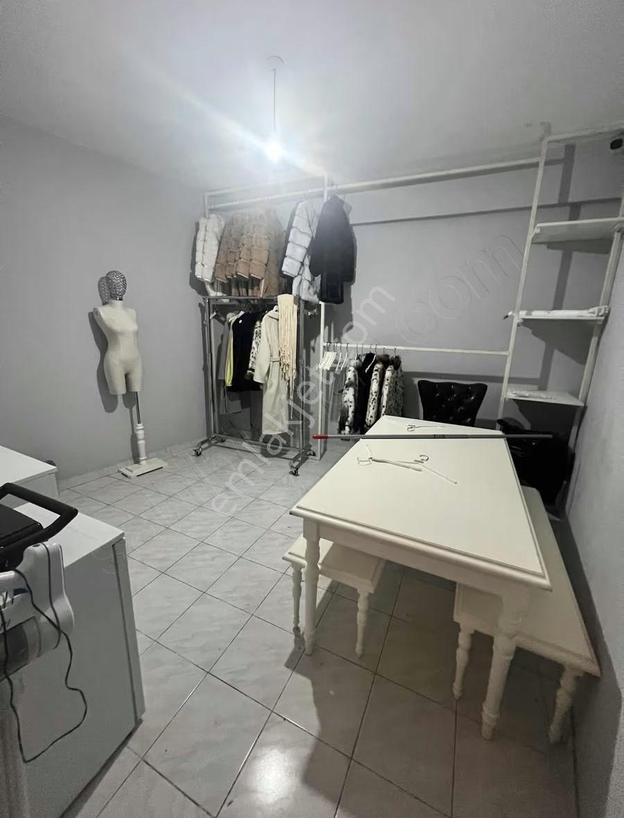 Altıkat Emlaktan Kiralık Lüx Giyim Mağazası - Görsel 12