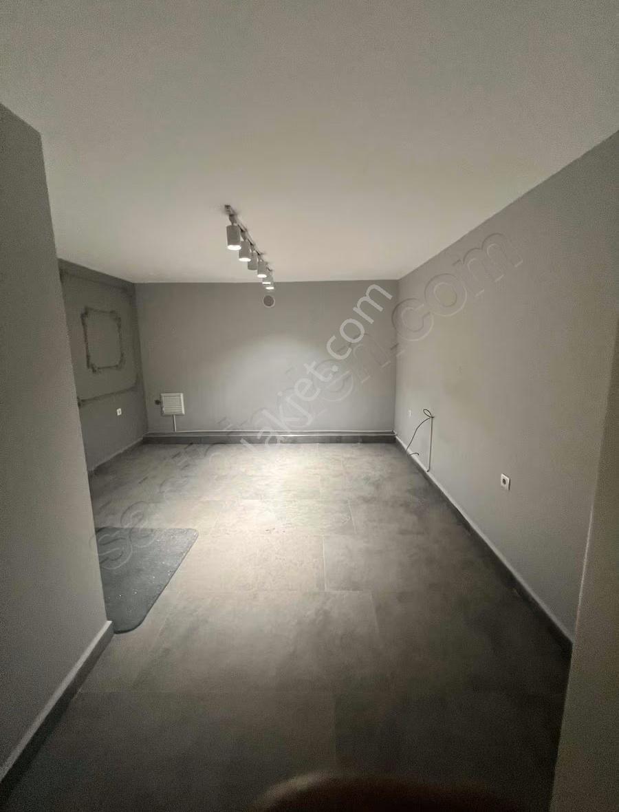 Altıkat Emlaktan Kiralık Lüx Giyim Mağazası - Görsel 9