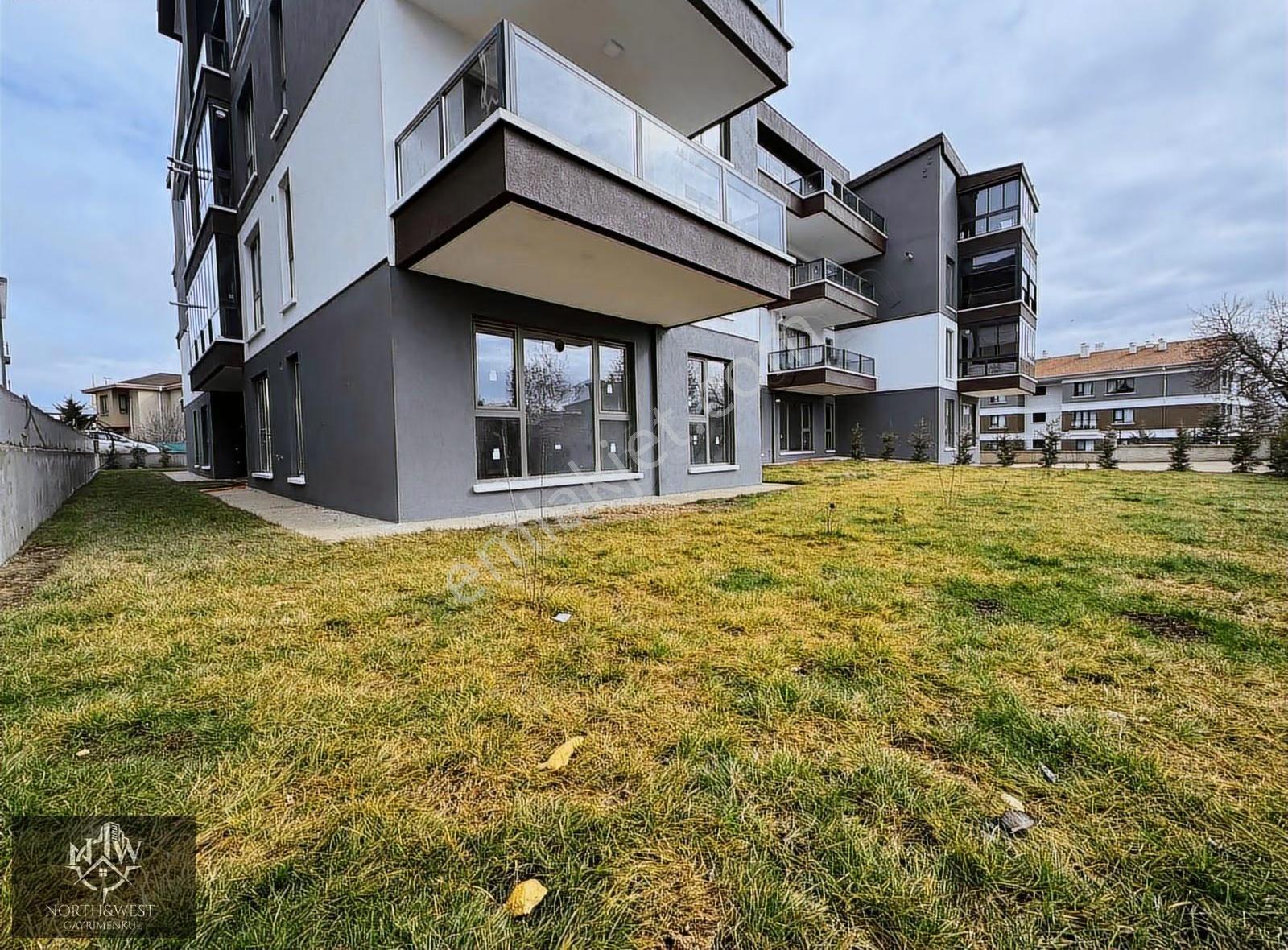 İncek'te 1.86 Kredili Bahçe Kullanımlı İskanlı Lüks 1+1 Daire