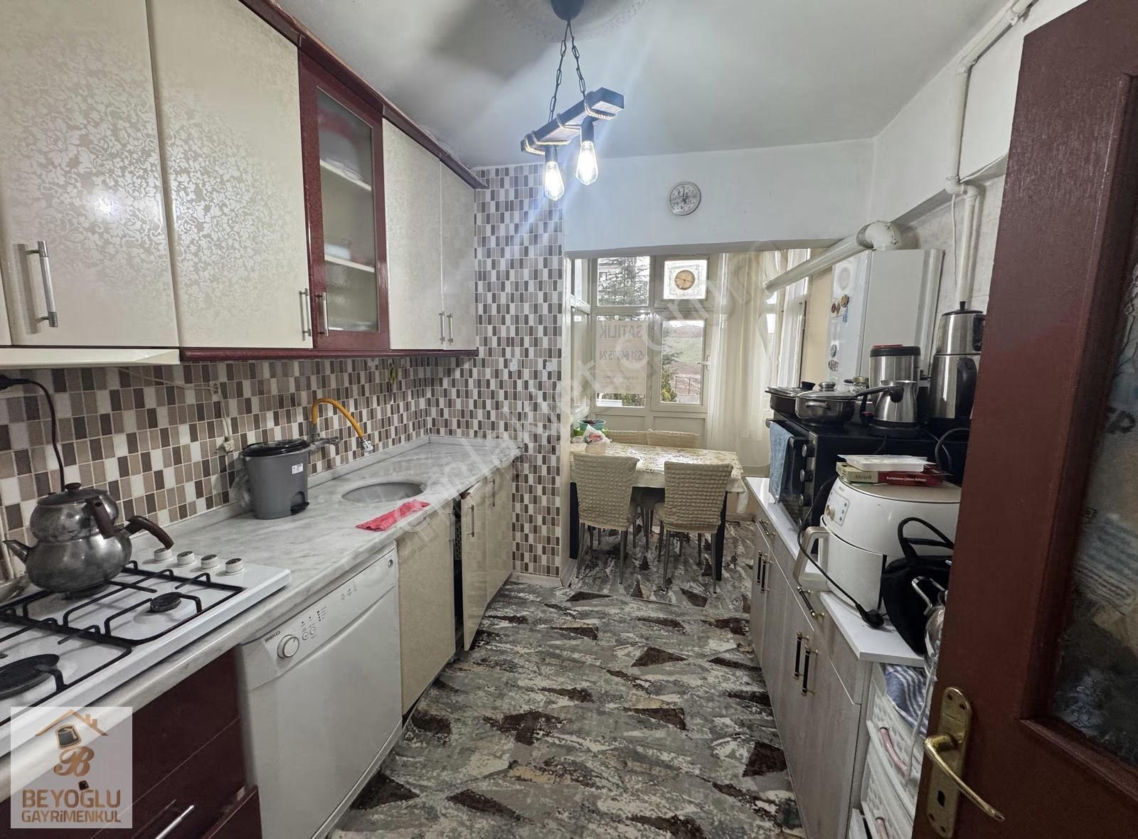 Beyoğlu'ndan Merkezi Lokasyonda Kat Konumunda Y.giriş 3+1