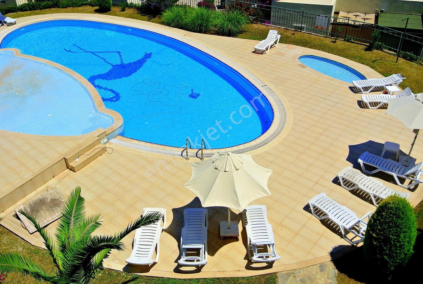 Adabükü Plajlı Site 12 Ay Yaşam Uygun Manzaralı 2+1 Eşyalı Daire - Görsel 3