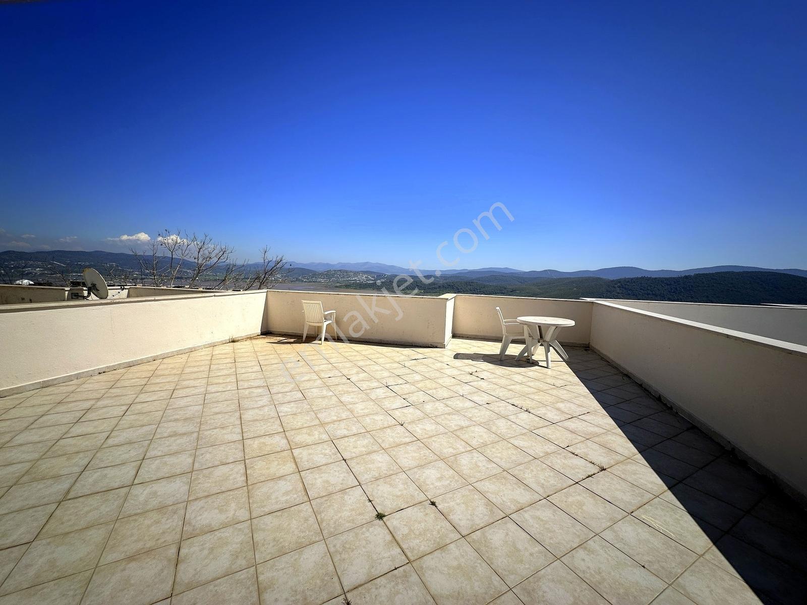 Adabükü Plajlı Site 12 Ay Yaşam Uygun Manzaralı 2+1 Eşyalı Daire - Görsel 32