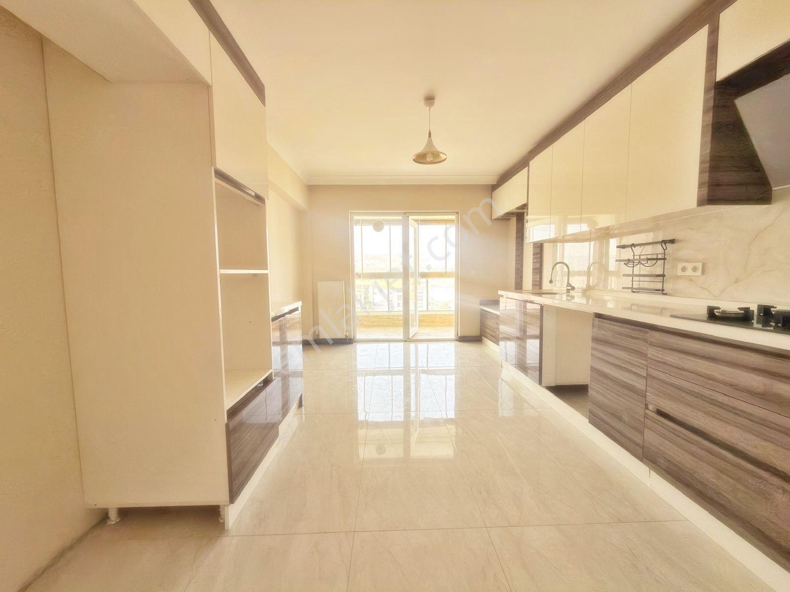 **yıldız'dan 7/24 Güvenlikli Sitede Merkezde Çift Balkon 3.5+1* - Görsel 2