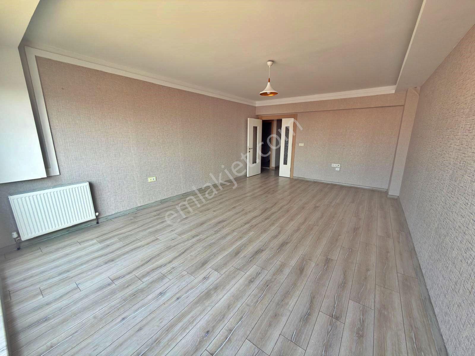 **yıldız'dan 7/24 Güvenlikli Sitede Merkezde Çift Balkon 3.5+1* - Görsel 17