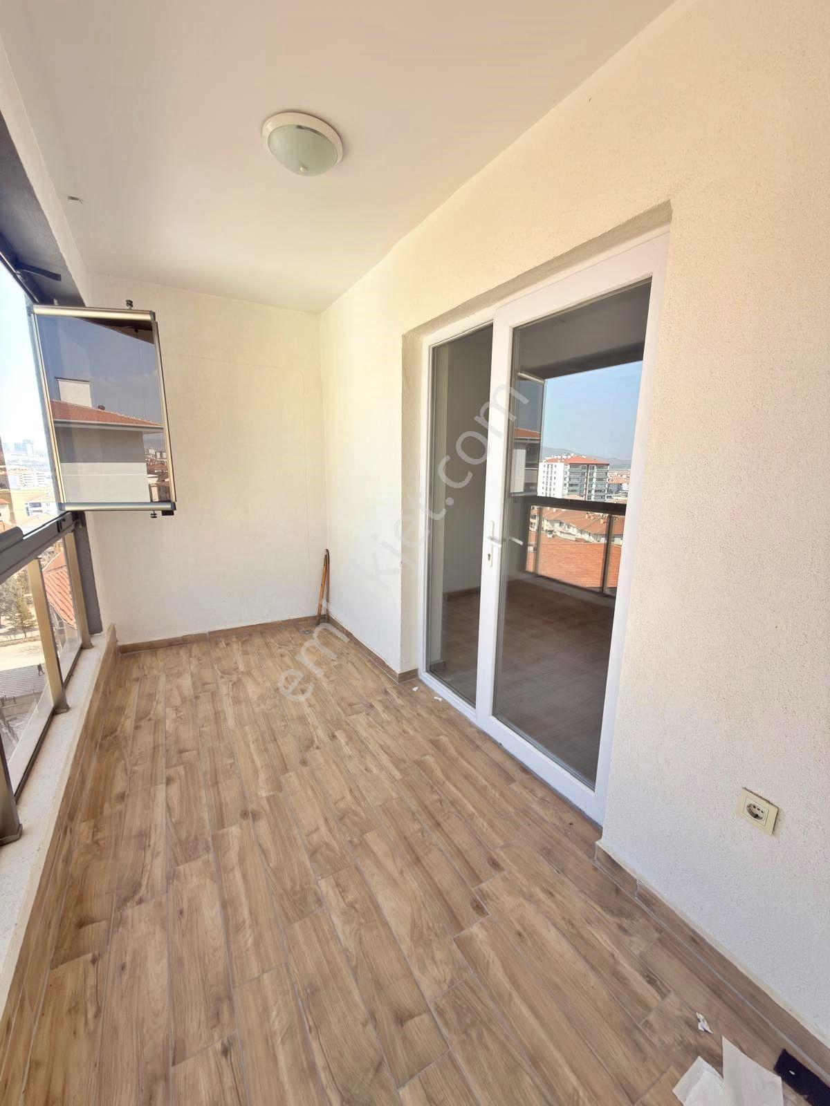 **yıldız'dan 7/24 Güvenlikli Sitede Merkezde Çift Balkon 3.5+1* - Görsel 12