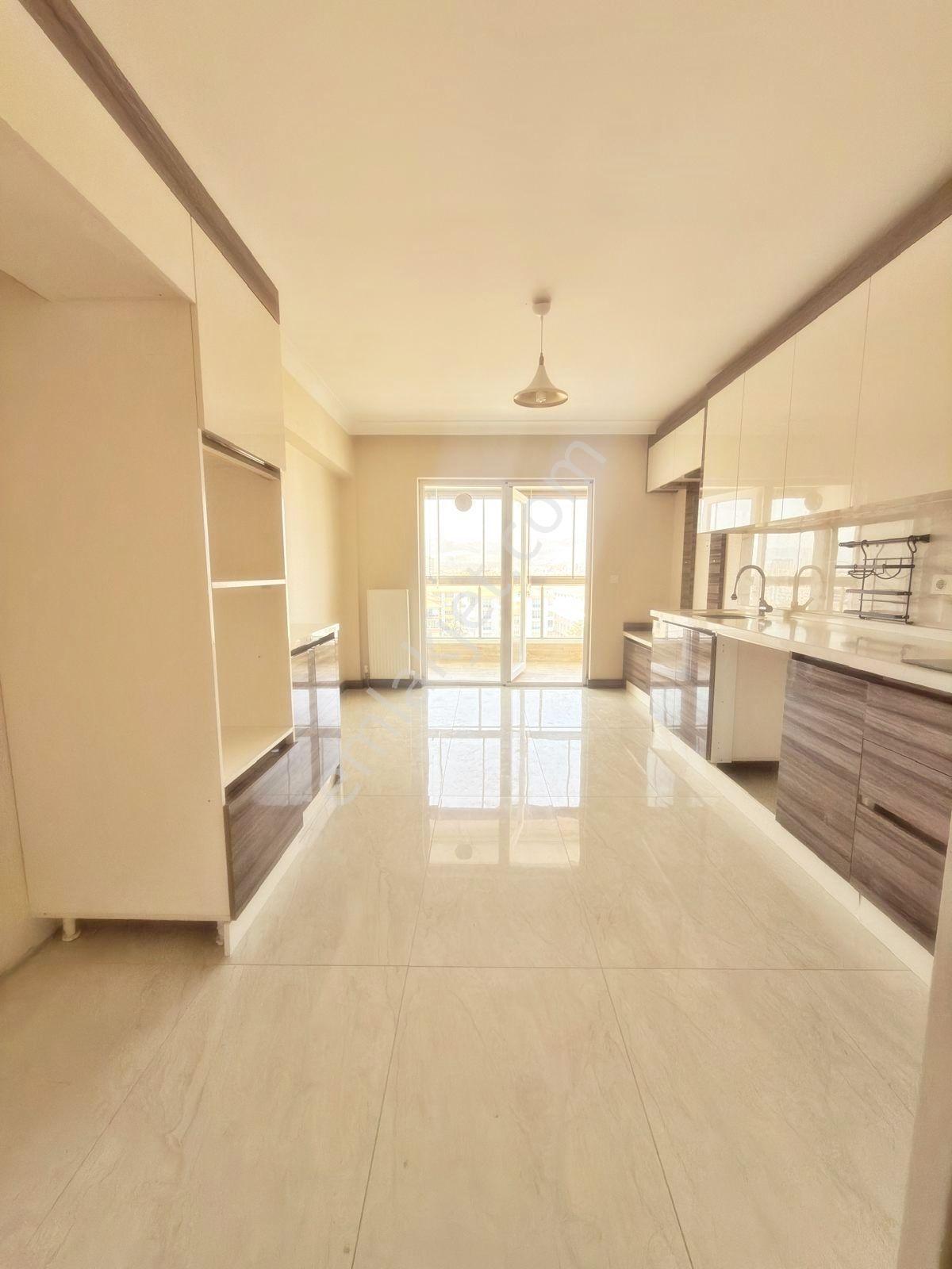 **yıldız'dan 7/24 Güvenlikli Sitede Merkezde Çift Balkon 3.5+1* - Görsel 3