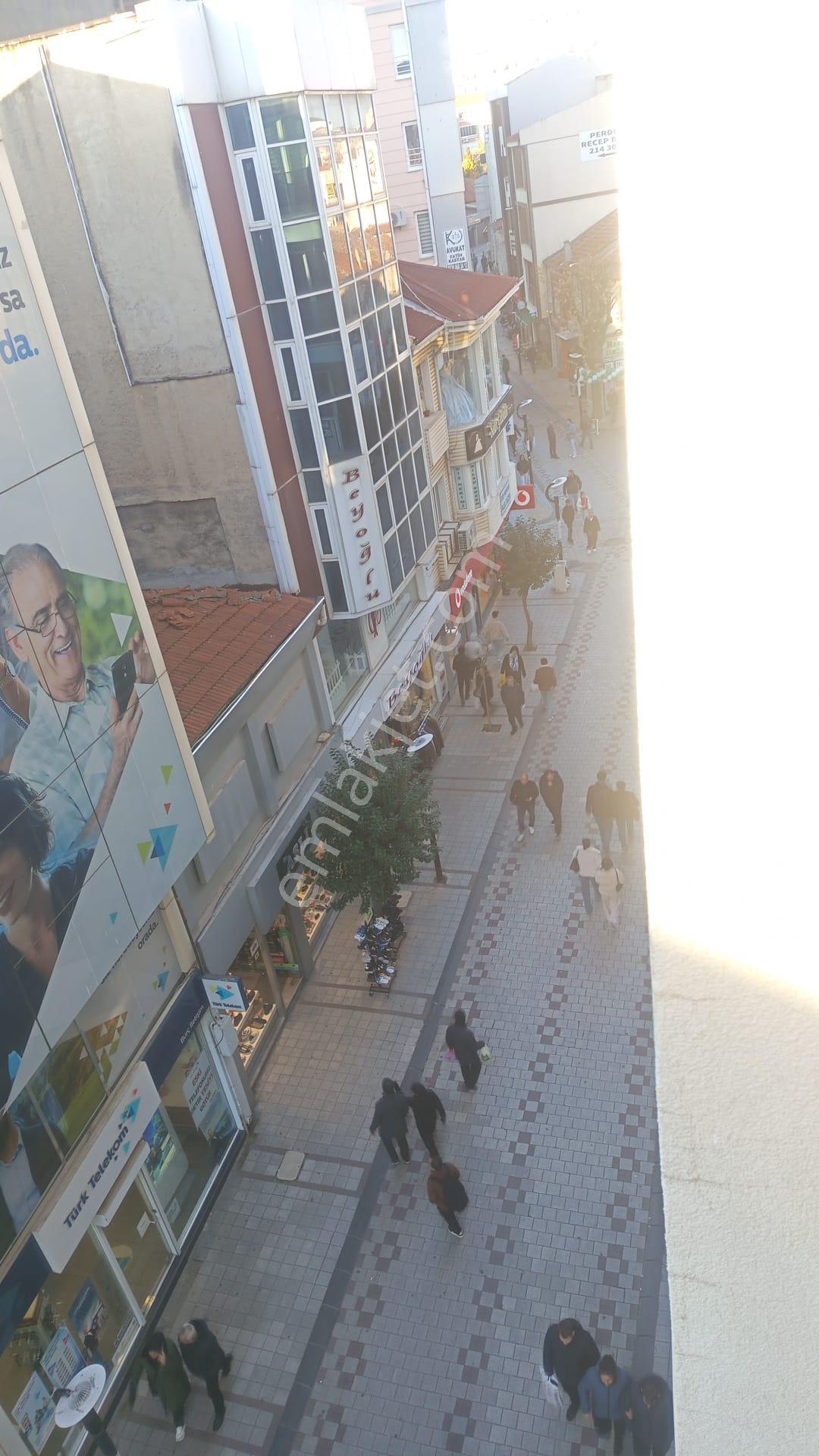 Neron Gayrimenkul'den Çarşının Göbeğinde Kiralık Ofis Veya Daire - Görsel 9