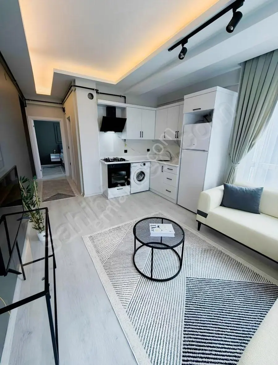 Deniz Manzaralı Ve Full Eşyalı 1+1 Daire