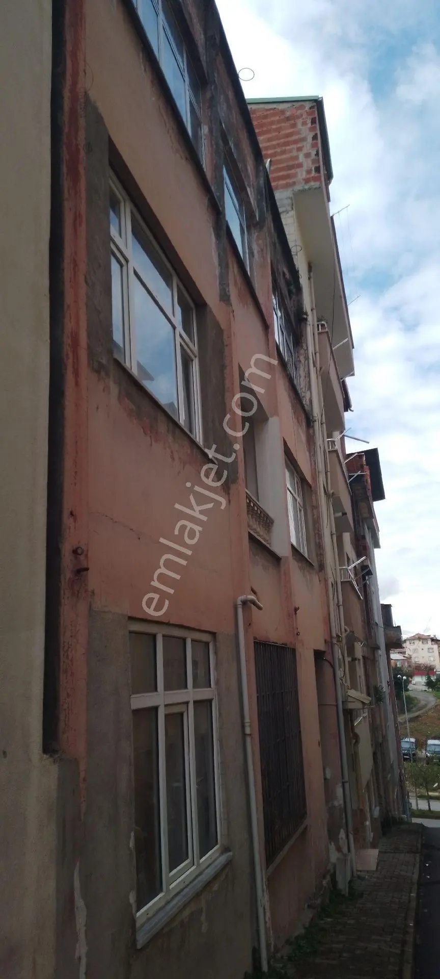 Trabzon Havaalanı Karşısında Satılık Bina - Görsel 4