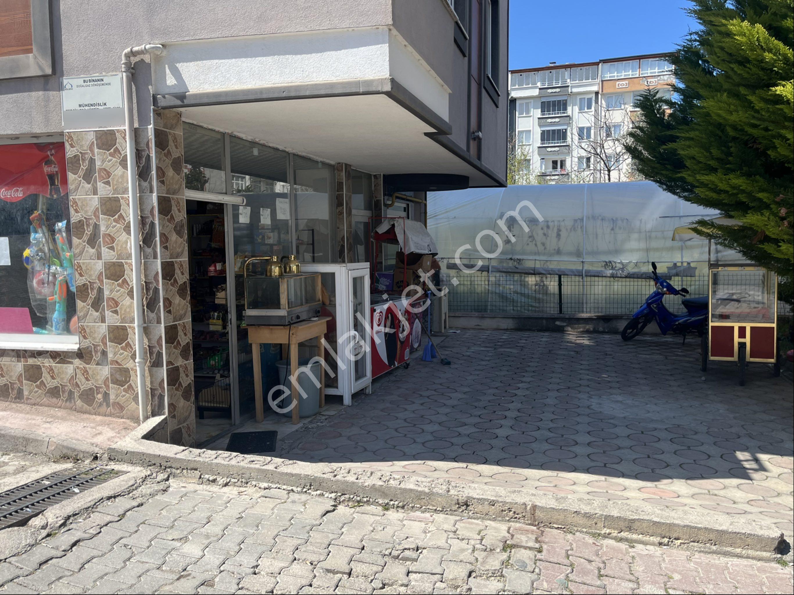 Atatürk Okulunda Dükkan
