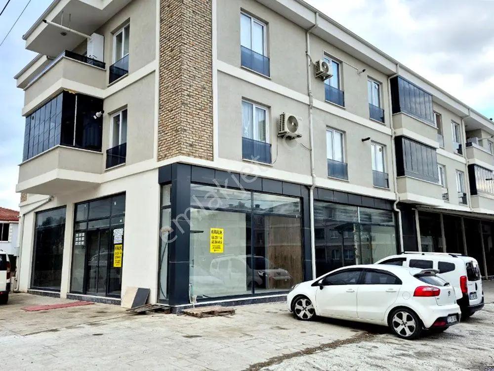 Adapazarı Merkezde Kiralık 640 M² Geniş Kullanımlı Köşe Dükkan