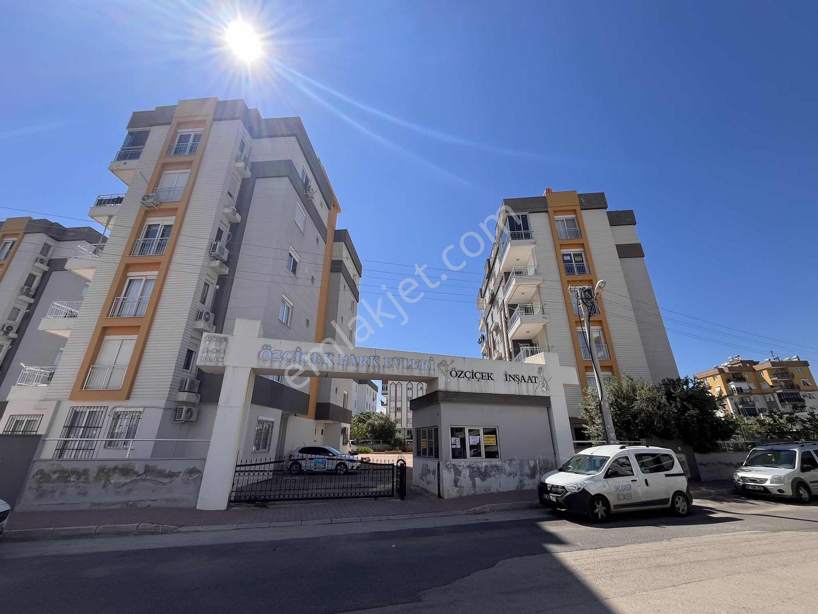 Habıbler Mah Ana Cadde Dibi Site İçi Geniş Yüksek Giriş