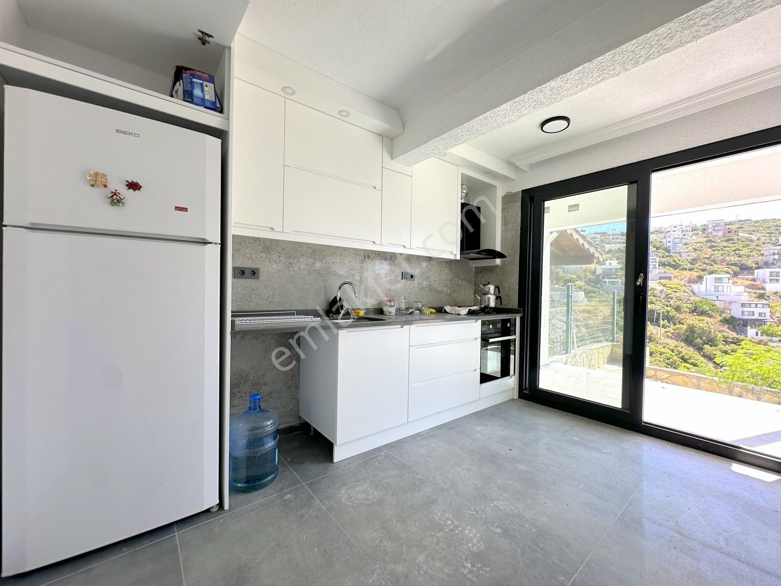 Adabükü İncekum Plajlı Sahil Evlerinde Manzaralı Bakımlı Villa - Görsel 22