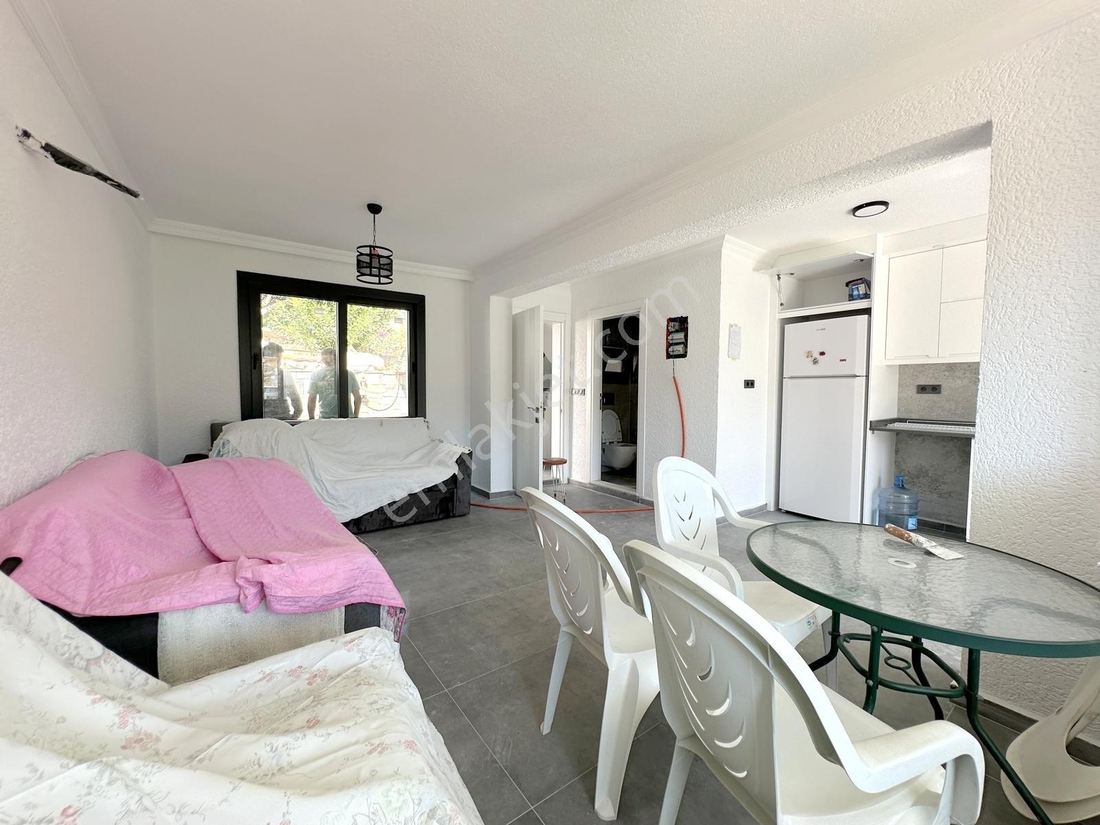 Adabükü İncekum Plajlı Sahil Evlerinde Manzaralı Bakımlı Villa - Görsel 28