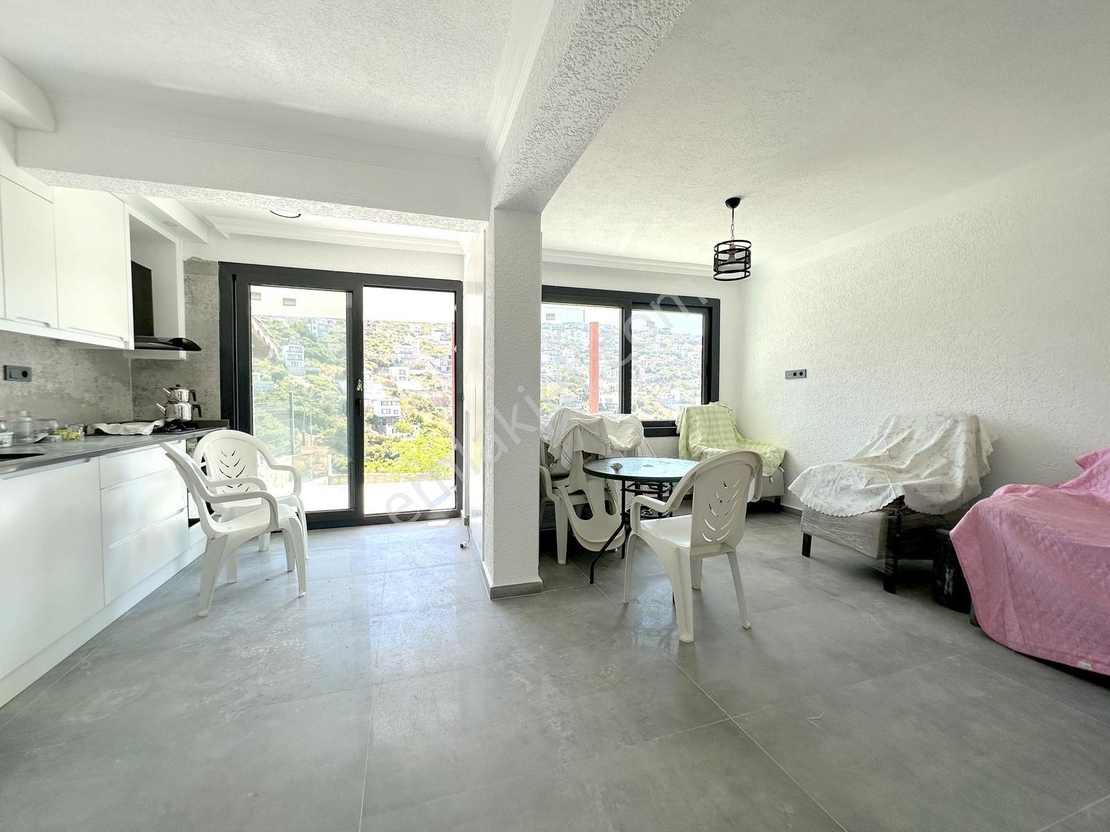 Adabükü İncekum Plajlı Sahil Evlerinde Manzaralı Bakımlı Villa - Görsel 27