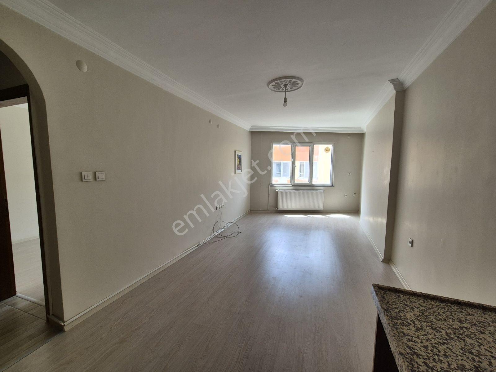 Dikilitaşta Tadilatlı Bakımlı Boş Ara Kat 2+1 Satılık Daire - Görsel 3