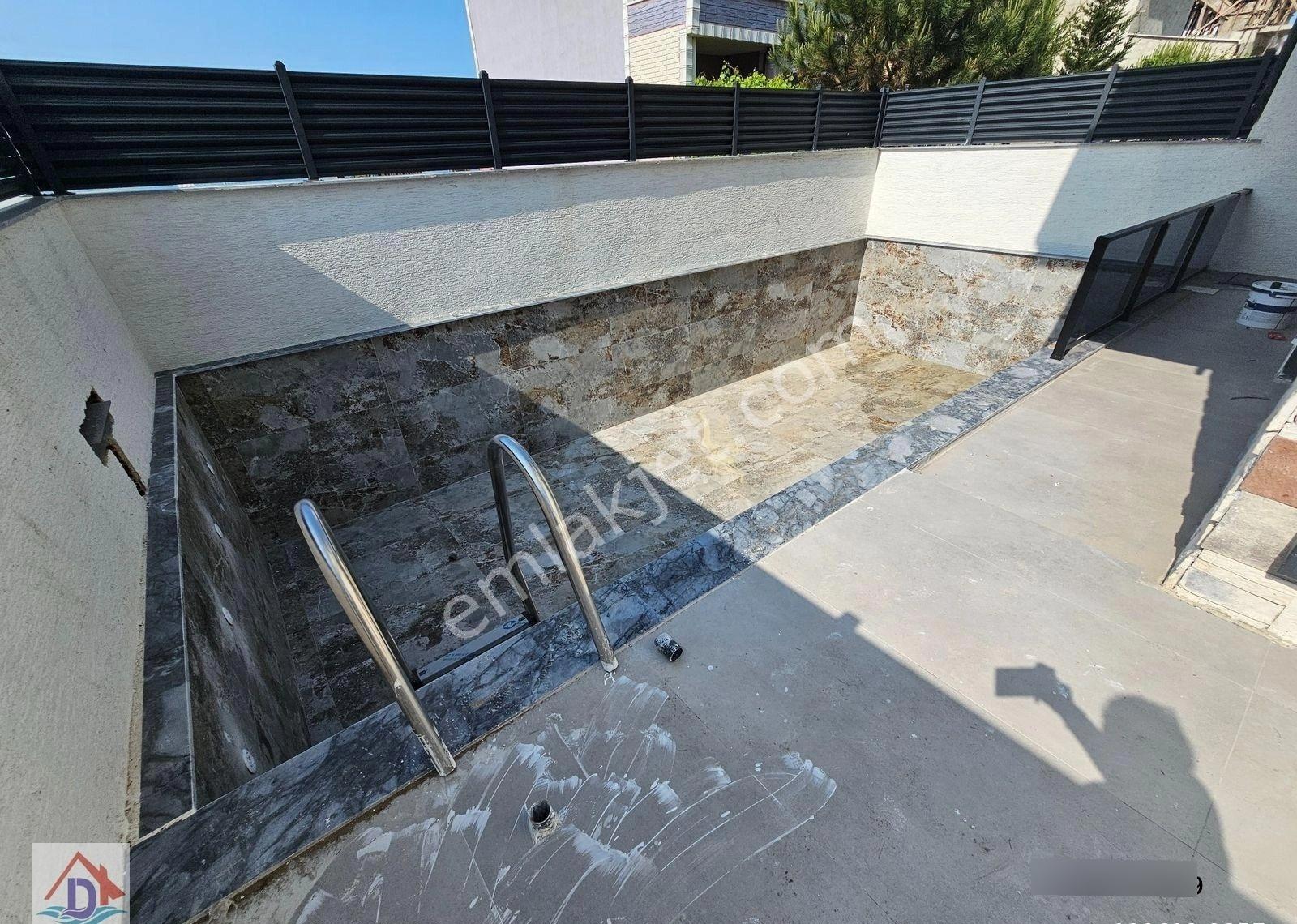 Denize 2 . Sırada , 4+1 Müstakil Parsel , Havuzlu Lüks Villa - Görsel 10