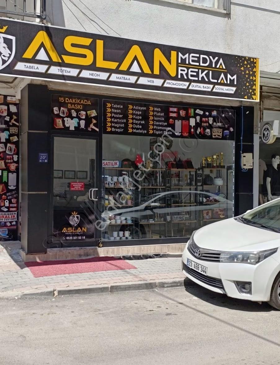Yeni Mahalle'de Satılık Kiracılı Bodrumlu Dükkan