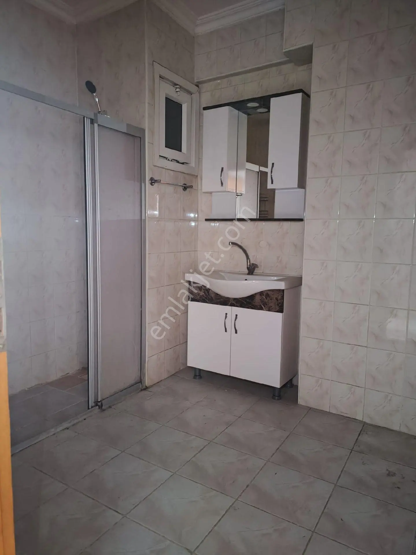 Ümraniye Altınşehir Mahallesi Natoyolu Caddesi 3.kat 2+1 90 Metre Balkonlu Boyalı Kiralık Daire Ev - Görsel 4