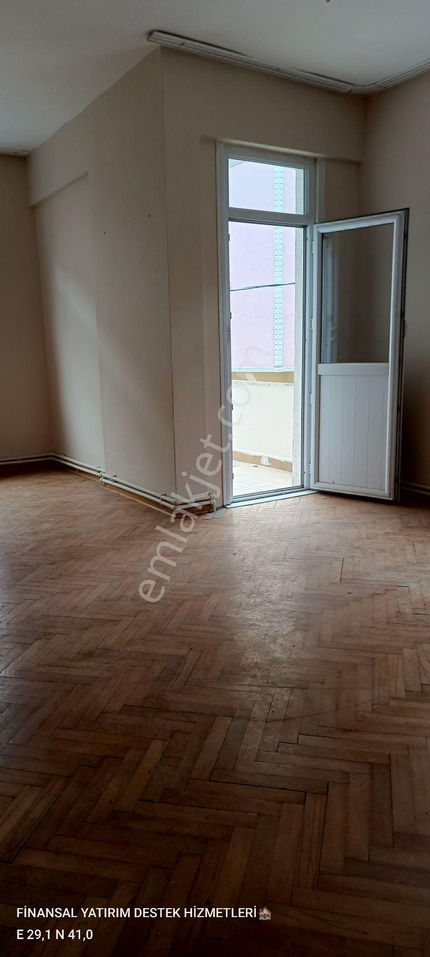 Ümraniye Tepeüstü Mahallesi 1.kat 3+1 120 Metre Balkonlu Boyalı Kiralık Daire Ev