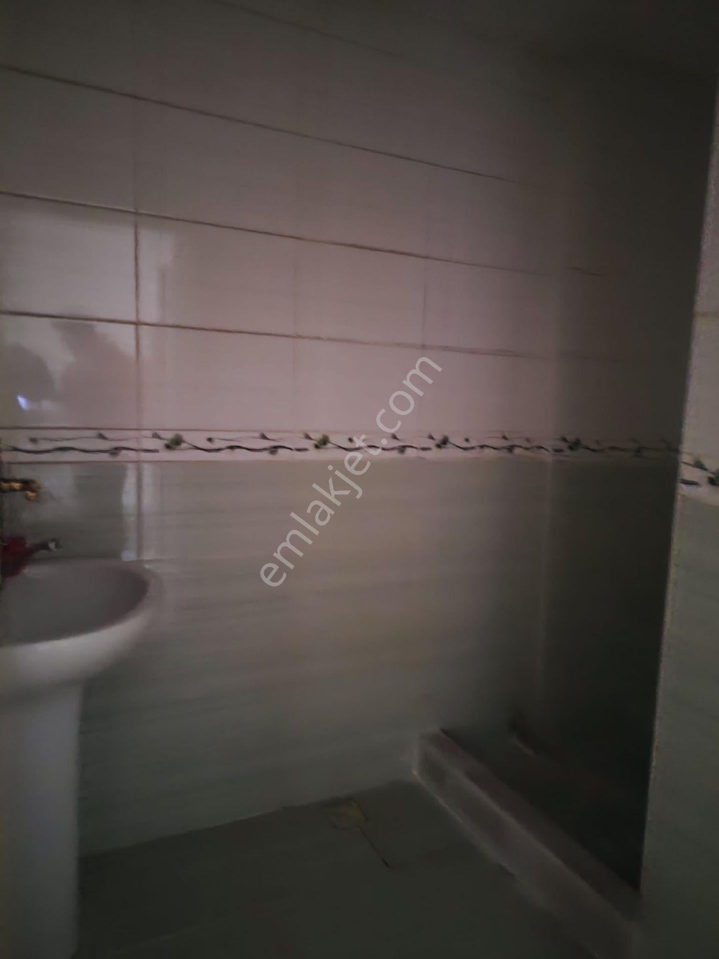 Ümraniye Yamanevler Metro Yürüme Mesafeli Temiz 2 +1 90 Metre Balkonlu Boyalı Metro Yürüme Mesafesi - Görsel 7