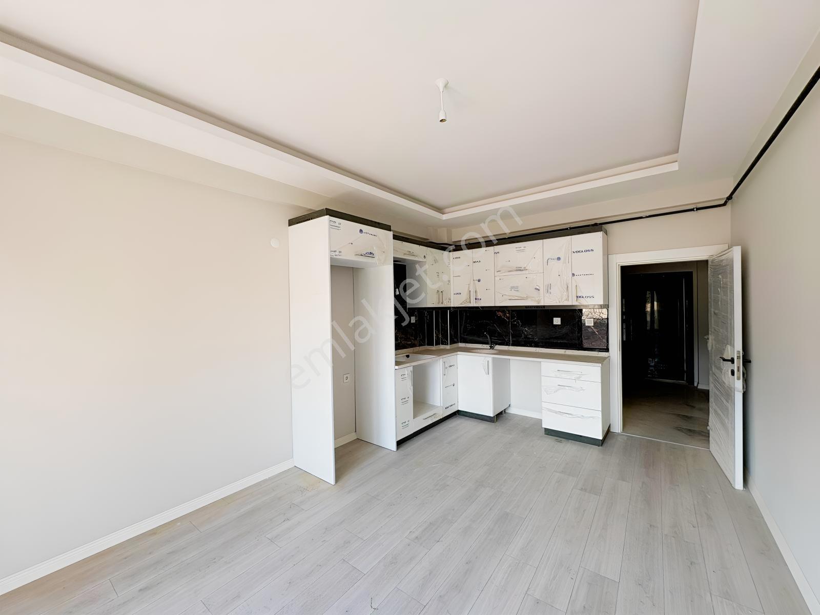 Remax Advantege'den Kurşunluda Denize Yürüme Uzaklığında 1+1 - Görsel 15