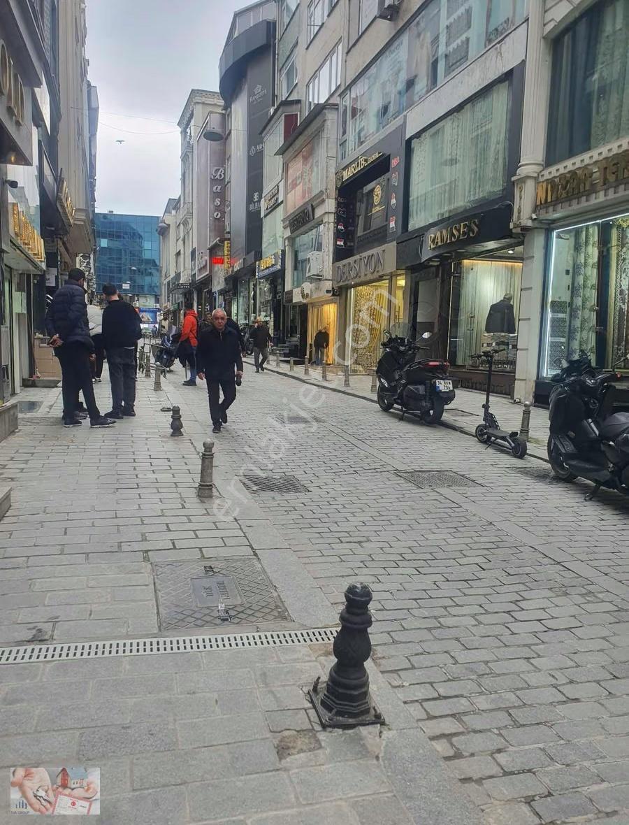 Lalelide 220 M² Üç Katlı Satılık Mağaza - Görsel 2