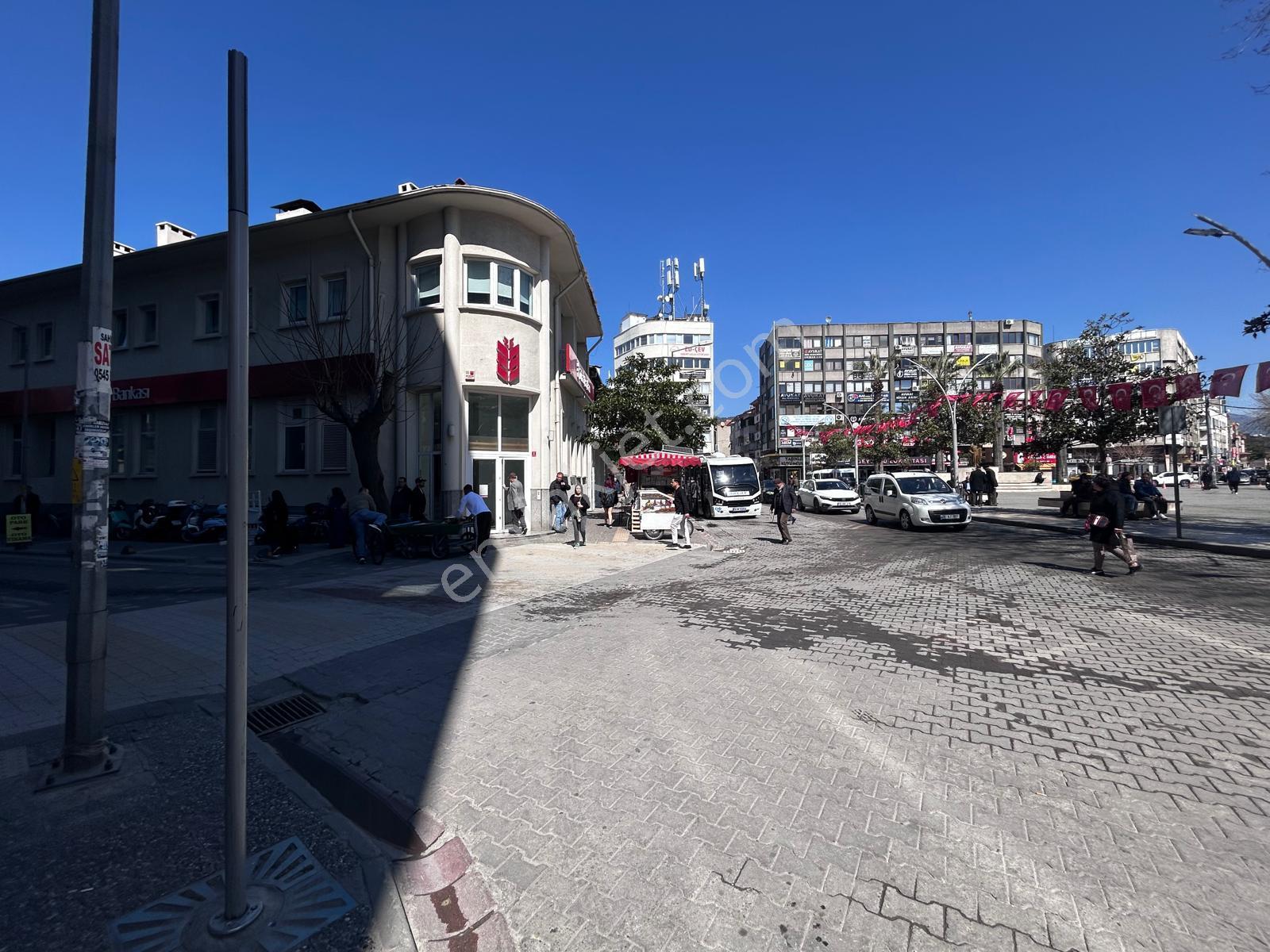 Edremit Merkezde Prestijli 2+1 Kiralık Ofis - Görsel 36