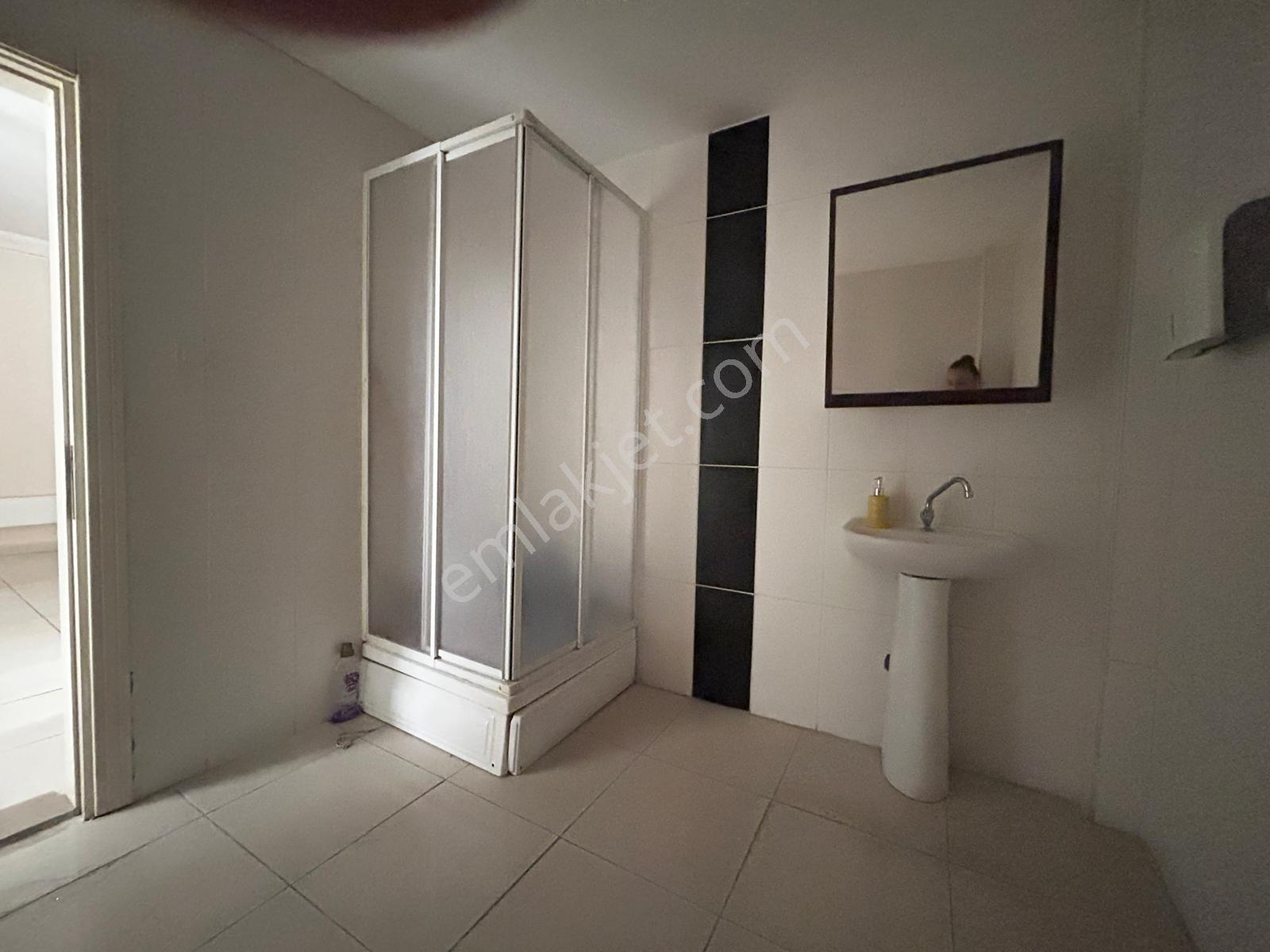 Edremit Merkezde Prestijli 2+1 Kiralık Ofis - Görsel 13
