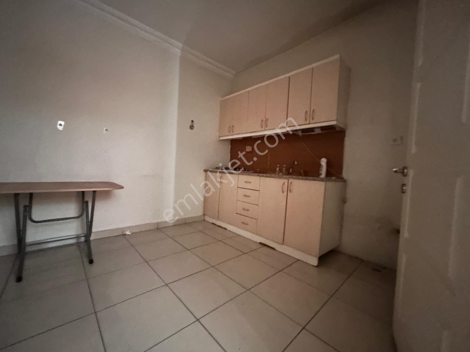 Edremit Merkezde Prestijli 2+1 Kiralık Ofis - Görsel 16