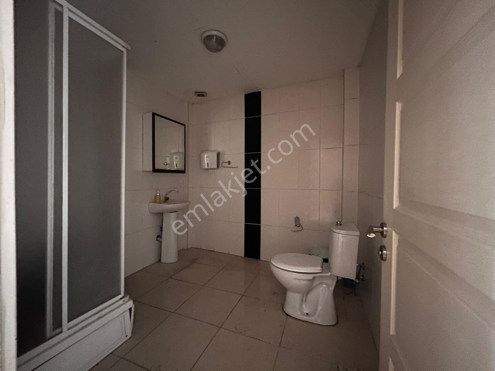 Edremit Merkezde Prestijli 2+1 Kiralık Ofis - Görsel 12