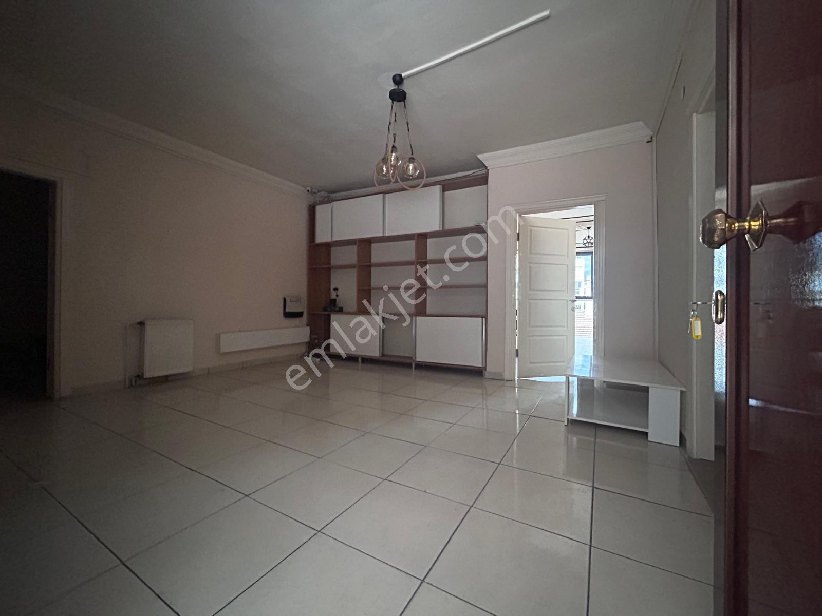 Edremit Merkezde Prestijli 2+1 Kiralık Ofis - Görsel 8